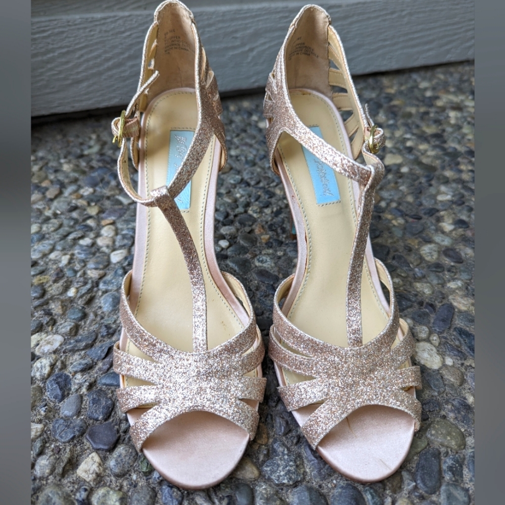 Betsey Johnson Gold Glitter 3.5" Heel Bridal Evening T-strap Heels Size 8